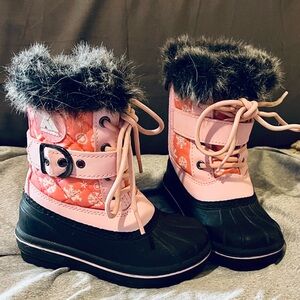 Children’s Pink and Black Snow Boots with Fur Trim